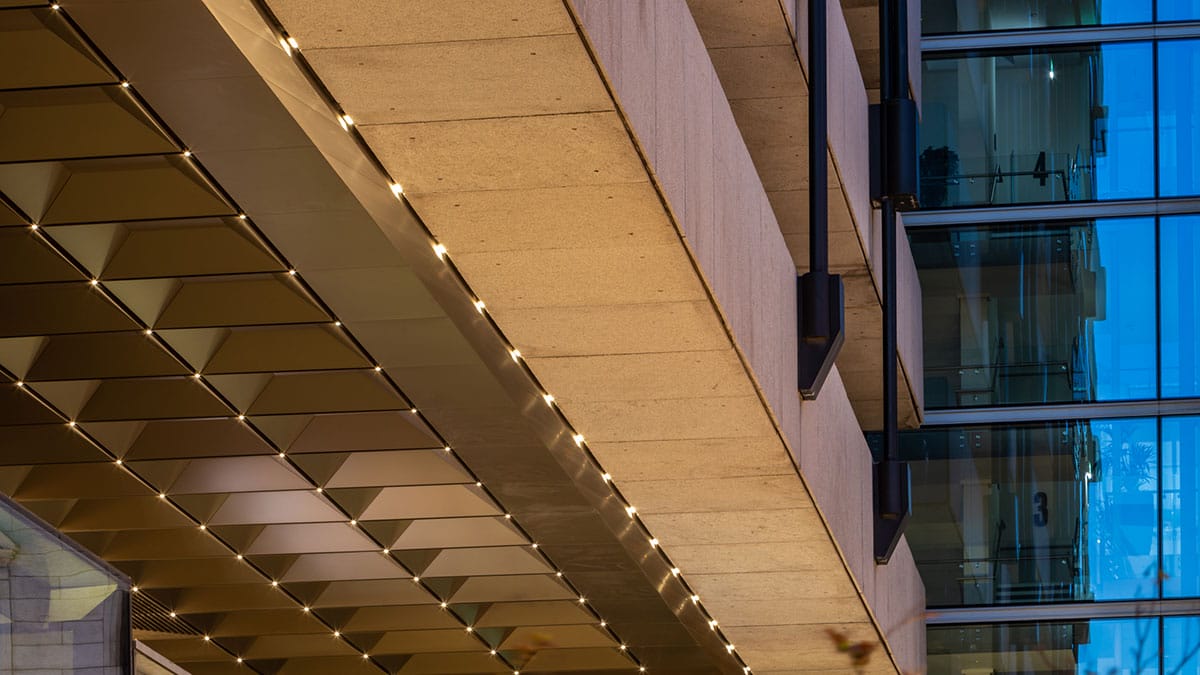 Central-5 Central Plaza, Dublin: commercial lighting by Willie Duggan
